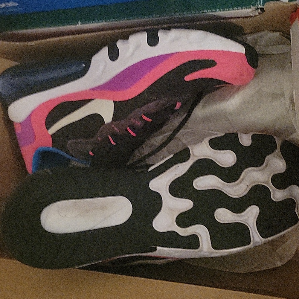 Shoes - Picture 2 of 4